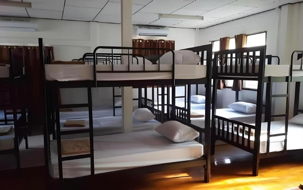 Super Hostel Nonthaburi Eksteriør bilde