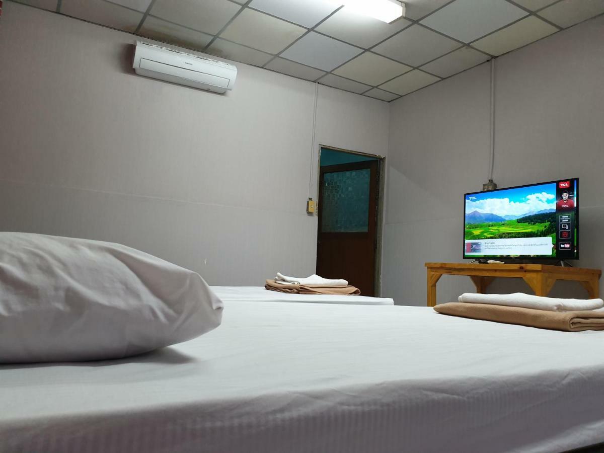 Super Hostel Nonthaburi Eksteriør bilde